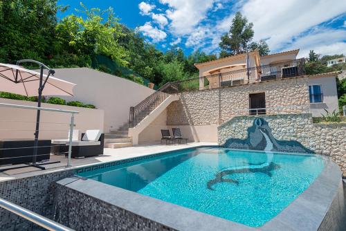 Mandelieu-la-Napoule Villa Sleeps 8 Pool Air Con : Hebergement proche de Mandelieu-la-Napoule