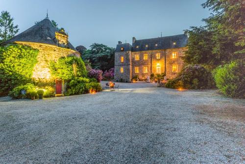 Tamerville Chateau Sleeps 26 WiFi : Hebergement proche de Valognes