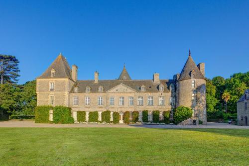 Tocqueville-les-Murs Chateau Sleeps 10 WiFi : Hebergement proche d'Anneville-en-Saire