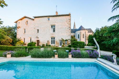 Pressigny Villa Sleeps 22 Pool WiFi : Hebergement proche de Saint-Jouin-de-Marnes