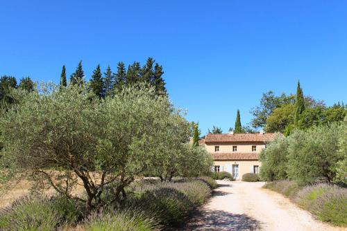 Beaurecueil Villa Sleeps 12 Pool WiFi : Hebergement proche de Saint-Marc-Jaumegarde