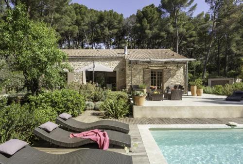 Pernes-les-Fontaines Villa Sleeps 10 Pool Air Con : Hebergement proche de Velleron