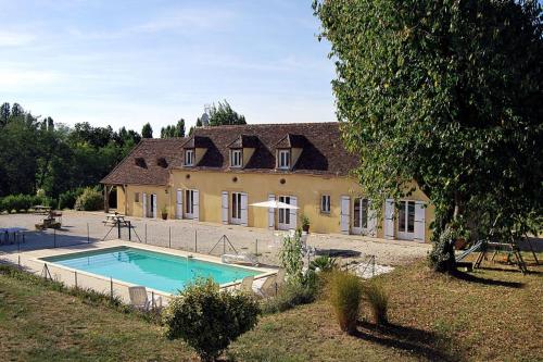 Bergerac Villa Sleeps 12 Pool : Hebergement proche de Lamonzie-Saint-Martin