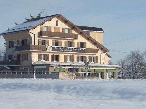 Hôtel Restaurant Le Gai Pinson : Hotel proche de Villard-sur-Bienne