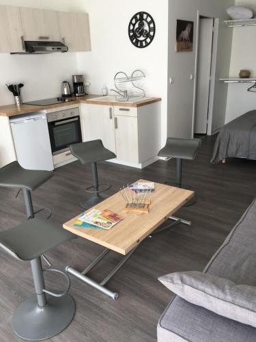 Grand studio confortable et spacieux avec terrasse : Appartement proche de Villeneuve-lès-Maguelone