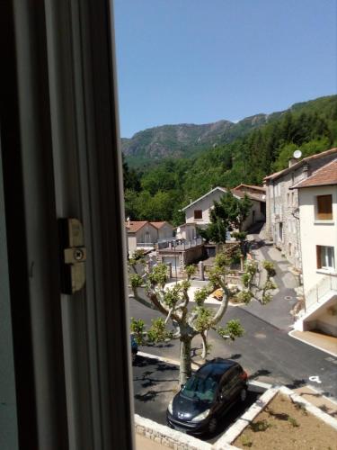 Auberge de Barnas : Hotel proche de Saint-Cirgues-en-Montagne