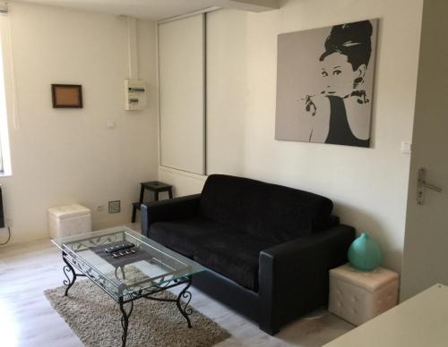 Studio De Luxe en centre Ville : Appartement proche de Montaigu-le-Blin