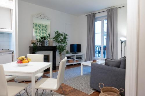 Chic & Spacious Flat at Tocqueville : Appartement proche de Levallois-Perret