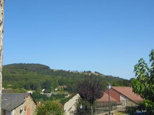 Le Domaine du Fournil : Hebergement proche de Saint-Santin-de-Maurs