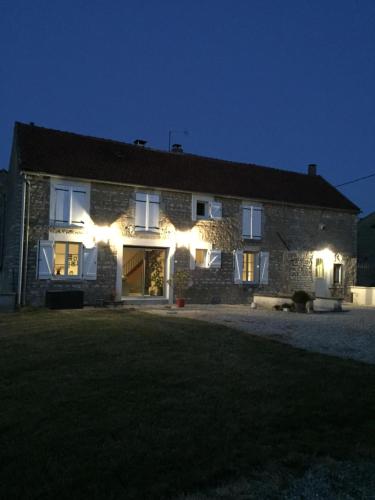 La maison de Lucien, gîte au cœur du vignoble Chablisien : Hebergement proche de Lichères-près-Aigremont