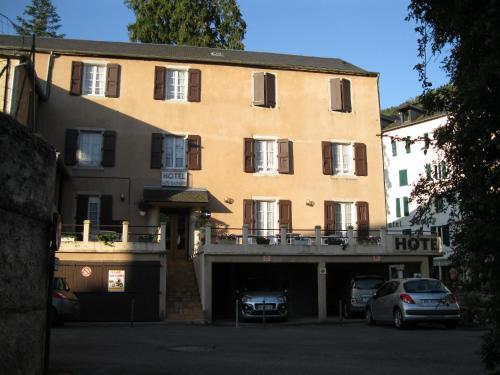 Hotel Les Sapins : Hotel proche de Saint-Jean-du-Bruel