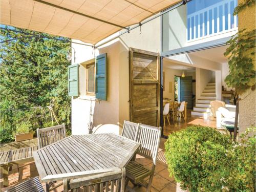 Four-Bedroom Holiday Home in Farinole : Hebergement proche de Barbaggio