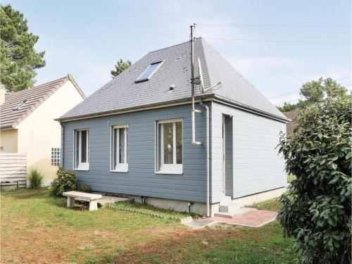 Two-Bedroom Holiday Home in Pirou : Hebergement proche de La Ronde-Haye