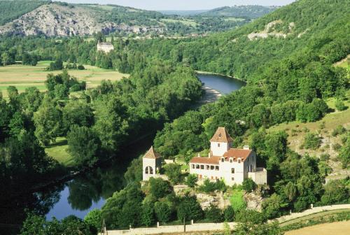Pomayrede Chateau Sleeps 16 Pool Air Con : Hebergement proche de Lacave