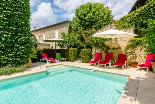 Pujols-sur-Ciron Villa Sleeps 12 Pool WiFi : Hebergement proche de Cleyrac