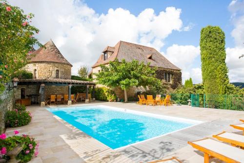 Calviac-en-Perigord Villa Sleeps 12 Pool Air Con : Hebergement proche de Saint-Cirq-Madelon