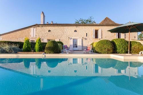 Saint-Pierre-d'Eyraud Villa Sleeps 8 Pool WiFi : Hebergement proche de Margueron