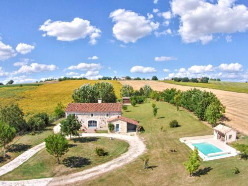 Moncrabeau Villa Sleeps 8 Pool WiFi : Hebergement proche de Castelnau-sur-l'Auvignon