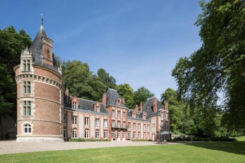 Bazincourt-sur-Epte Chateau Sleeps 24 Pool WiFi : Hebergement proche de Nucourt