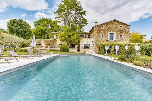 Cavillargues Villa Sleeps 12 Pool WiFi : Hebergement proche de La Bastide-d'Engras