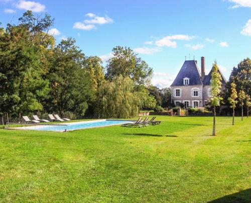 Hébergement Brinon-sur-Sauldre Chateau Sleeps 12 Pool WiFi