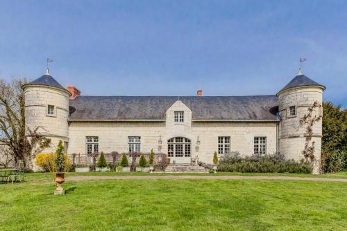 Varennes-sur-Loire Villa Sleeps 6 Pool WiFi : Hebergement proche de Couziers