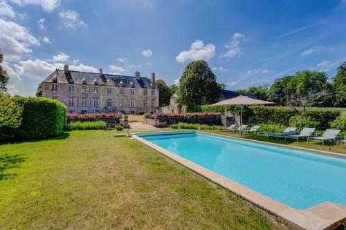 Fontenay-sur-Mer Chateau Sleeps 14 Pool WiFi : Hebergement proche d'Octeville-l'Avenel