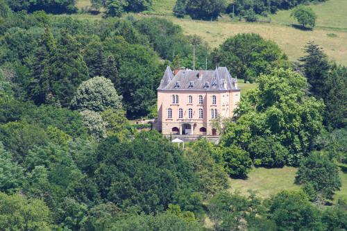 Perpezac-le-Blanc Chateau Sleeps 14 WiFi : Hebergement proche de Badefols-d'Ans