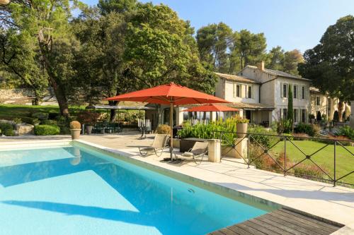 Fontvieille Villa Sleeps 16 Pool Air Con WiFi : Hebergement proche de Saint-Étienne-du-Grès