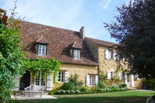 Sainte-Alvere Villa Sleeps 8 Pool Air Con WiFi : Hebergement proche de Saint-Laurent-des-Bâtons