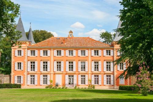 Beziers Chateau Sleeps 20 Pool WiFi : Hebergement proche de Lignan-sur-Orb