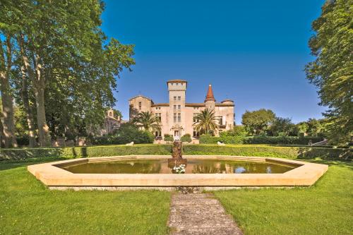 Montagnac Chateau Sleeps 14 Pool WiFi : Hebergement proche de Saint-Pargoire