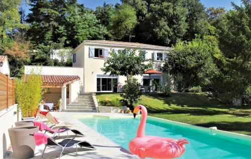 Montelimar Villa Sleeps 12 Pool WiFi : Hebergement proche de Sauzet