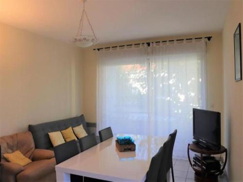 Apartment Royan centre-ville - appartement spacieux et pratique - a deux pas de la plage et des commerces : Appartement proche de Médis