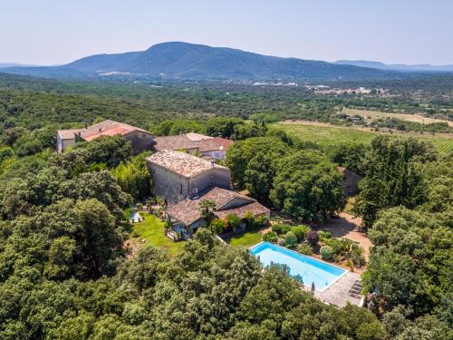 Sauve Villa Sleeps 13 Pool Air Con WiFi : Hebergement proche de Montoulieu