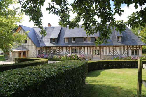 Le Mesnil-sur-Blangy Villa Sleeps 11 Pool WiFi : Hebergement proche de Rocques