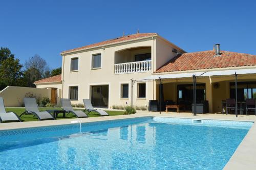 Thouarsais-Bouildroux Villa Sleeps 14 Pool WiFi : Hebergement proche de Pouillé