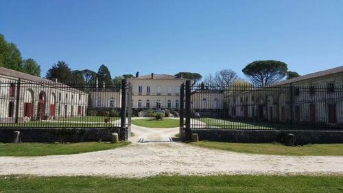 Villa Château de Boisverdun : Hebergement proche de Beaugas