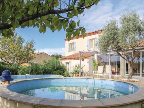 Three-Bedroom Holiday Home in Saint Chamas : Hebergement proche de Lançon-Provence