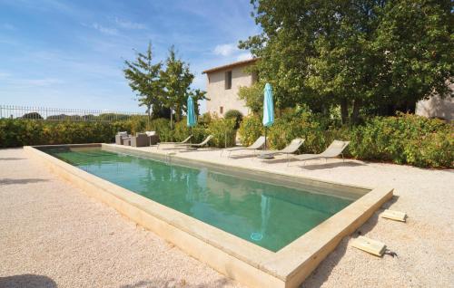 Franquevaux Villa Sleeps 9 Pool Air Con WiFi : Hebergement proche de Générac