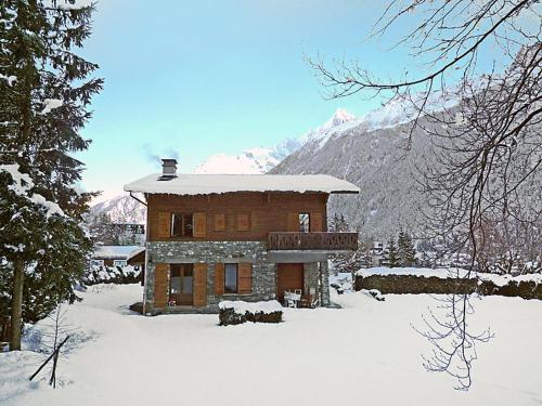 Chamonix Villa Sleeps 12 WiFi : Hebergement proche de Chamonix-Mont-Blanc