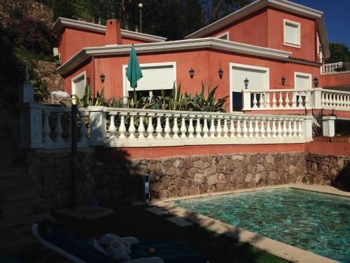 Somptueuse villa avec vue mer panoramique et piscine​ : Hebergement proche de Mandelieu-la-Napoule
