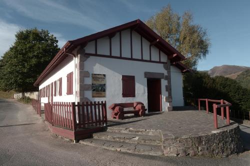 Gîte Menditarrena : Auberge de jeunesse proche de Cambo-les-Bains