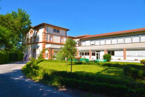 Centre Louis Ormières : Hotel proche de Saint-Etienne-de-Tulmont