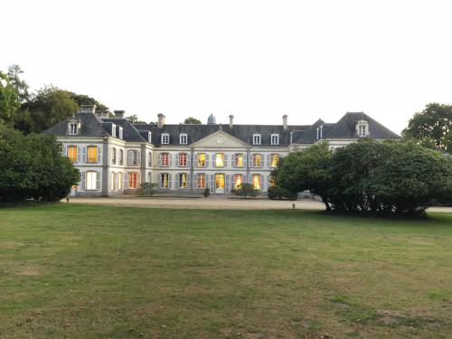Château de Lannouan : Chambres d'hotes/B&B proche de Locoal-Mendon