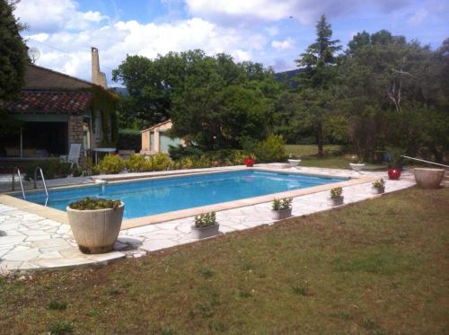 Villa avec piscine, proche gorges du Verdon : Hebergement proche de Moissac-Bellevue