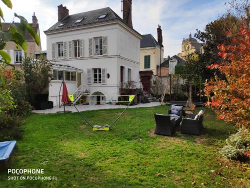 Maison familliale en coeur de ville avec jardin à Dreux : Hebergement proche de Puiseux