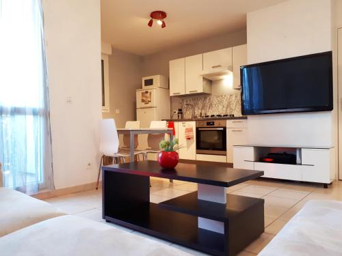 Appartement ❤️T2 Moderne a Echirolles - A proximite : Alpexpo / Hopital Sud / Rocade Sud / Grand Place / Espace Comboire