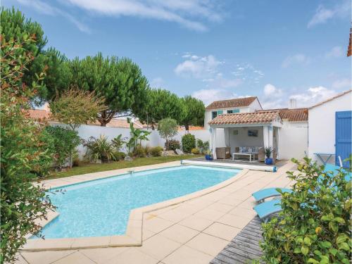 Holiday home Saint Jean de Monts 44 with Outdoor Swimmingpool : Hebergement proche de Challans