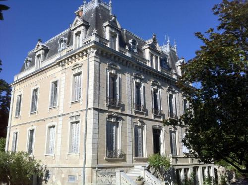 Villa Magnolia Parc : Chambres d'hotes/B&B proche de Châteauneuf-du-Rhône